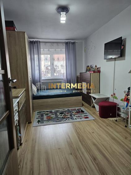 Apartament 3 camere CETATE Bulevard Etaj 3 Renovat Total Mobilat Beci Parcare