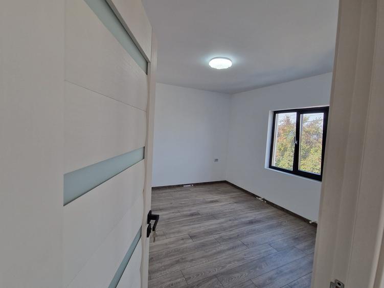 Direct proprietar vând vilă P+1 în Lumina