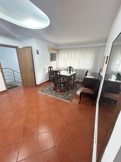 Pantelimon-Fundeni / Apartament 3 cam in vila / Loc de parcare-Curte