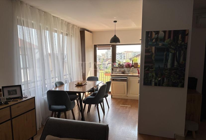 Apartament singur pe etaj, 2 balcoane și parcare, Andrei Mureșanu.