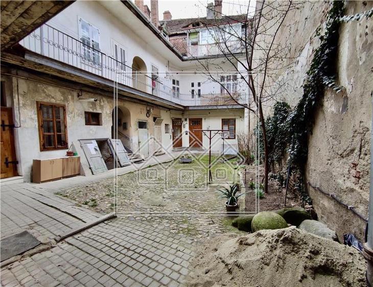 Ap 4 camere - etaj 2 - zona Ultracentrala - ideal investitie