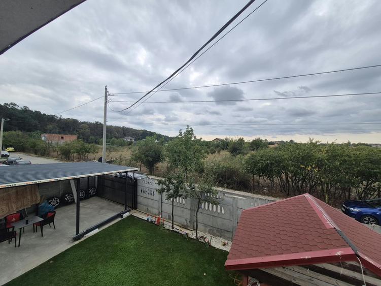 Vila spatioasa vedere padure, cu 6 camere,2 bai,toate UTILITATILE,curte 600 mp