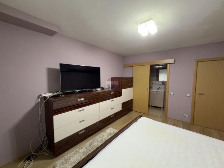 Apartament cu 3 camere de închiriat in Piata Victoriei