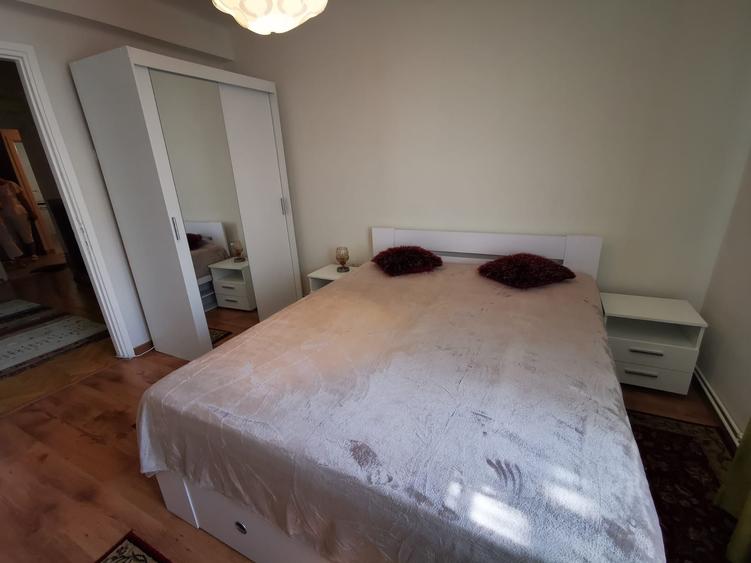 De inchiriat apartament 3 camere – zona Centrala