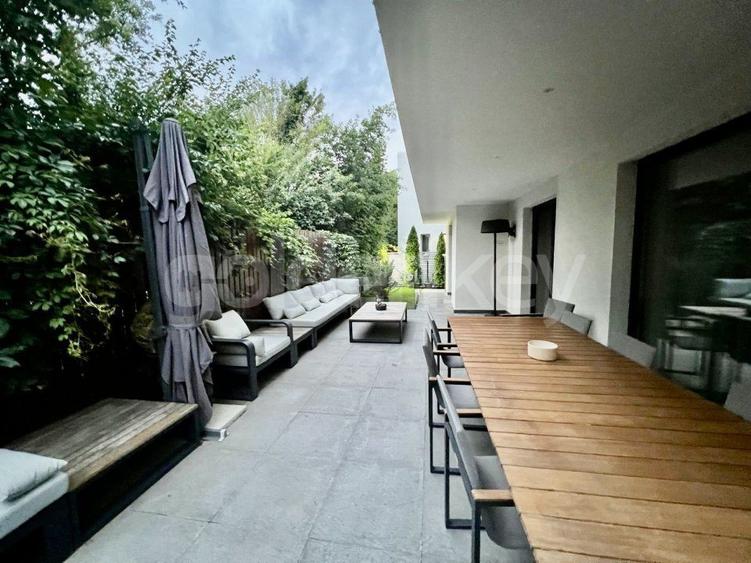 Vila moderna cu design contemporan | strada privata