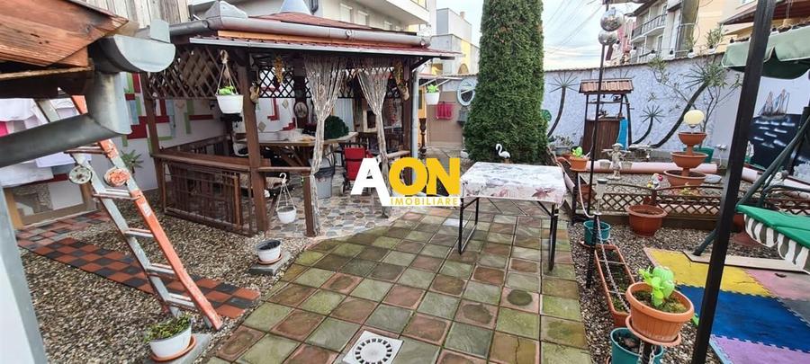 Casa de vanzare 5 camere 320 mp teren Centru zona Prefecturii