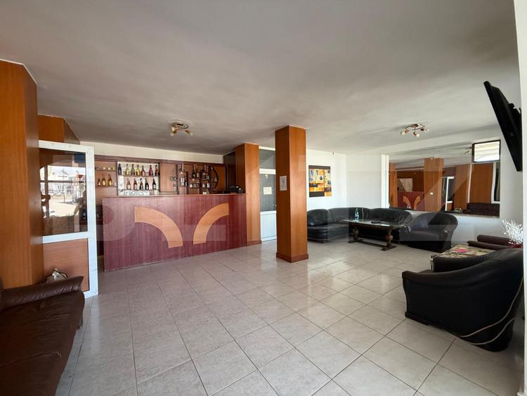 Hotel de închiriat, 12 camere, zona Peugeot