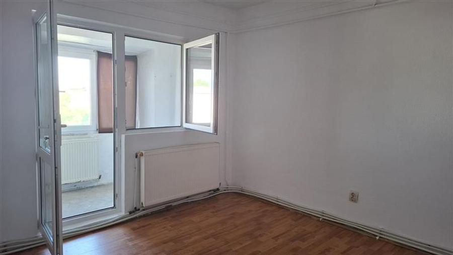 Apartament 2 camere, hol patrat, et 3, str Mare a Unirii