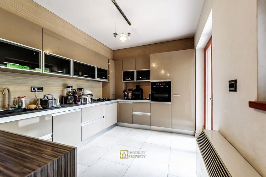 Proprietate Premium de Vanzare – Boul Roșu, 1.022 mp Utili, Arad