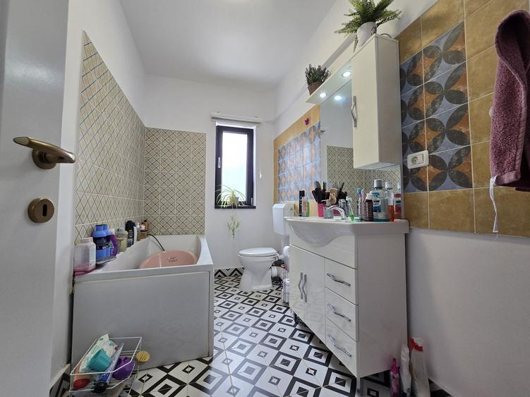 Apartament in casa insiruita, Dumbravita, 2 Dormitoare, Loc de parcare, Curte