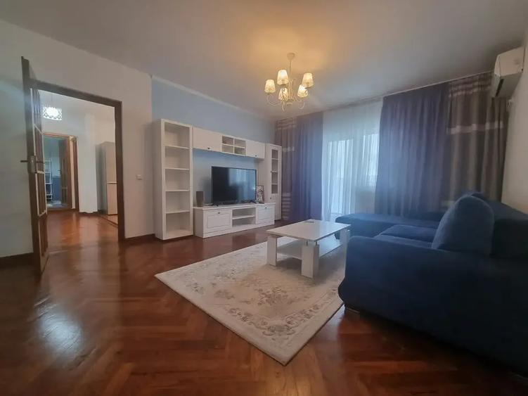 Luminos, decomandat, 2 camere în Decebal, lângă metrou