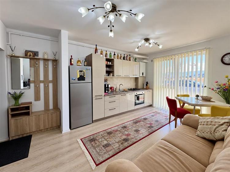 Apartament 2 camere balcon boxa parcare zona Turnisor