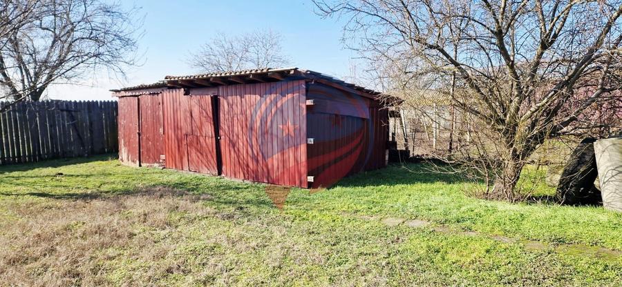 Casa Bradesti teren intravilan 7952 mp deschidere 33 m la DE 70