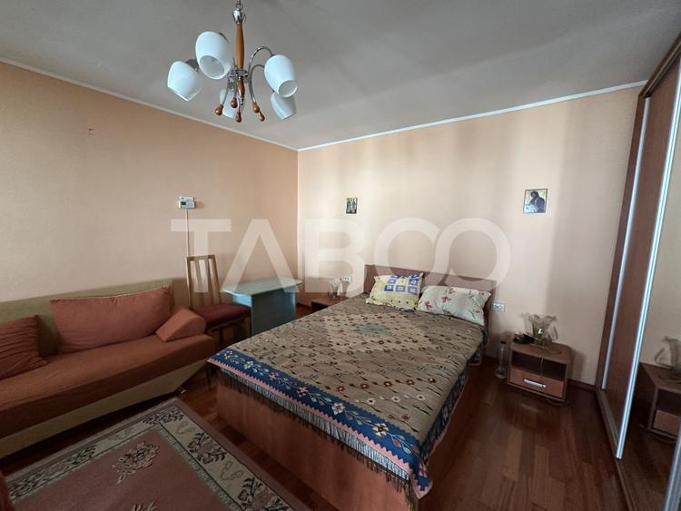 Casa familiala pentru locuit sau vacanta , spatioasa si confortabila .