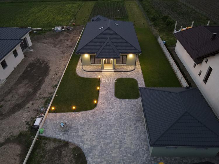 Casa individuala 195mp+1200mp teren, zona Volovat, Radauti