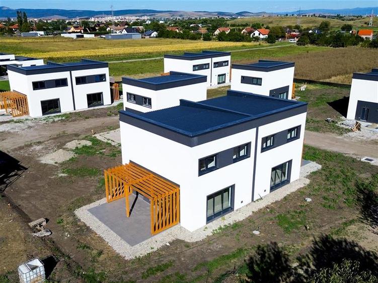 Spatiul unei case tip duplex, confortul unui camin modern, Sfantu Gheorghe, Joka