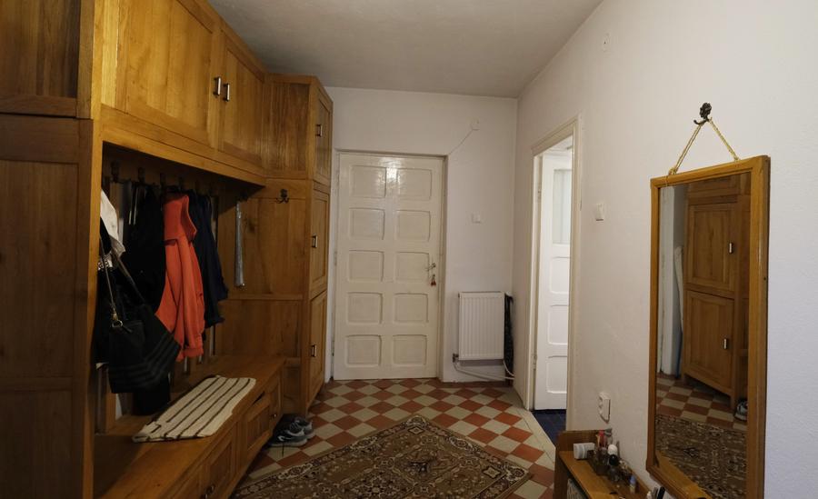 Vanzare casa mare cu etaj si 6200 mp teren intravilan Fieni, judetul Dambovita