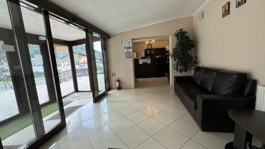 HOTEL PARAUL RECE BUSTENI DE VANZARE