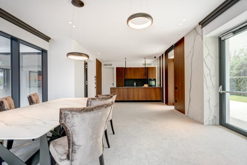 Apartament 4 camere, 3 bai, gradina 121 mp, orientare sud-vest, Pines Residence