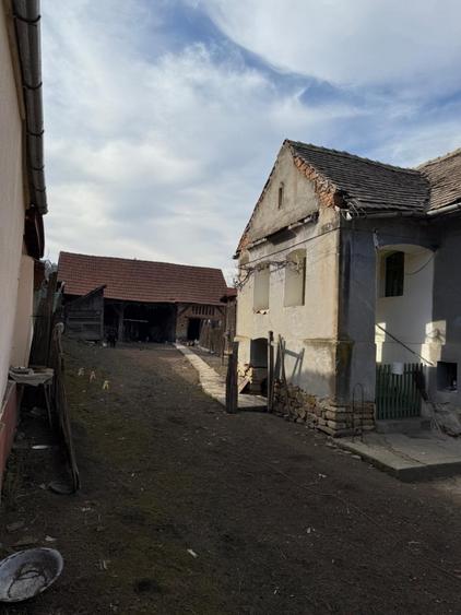 Casă cu potențial și teren generos – Vesud, la doar 30 minute de Sibiu