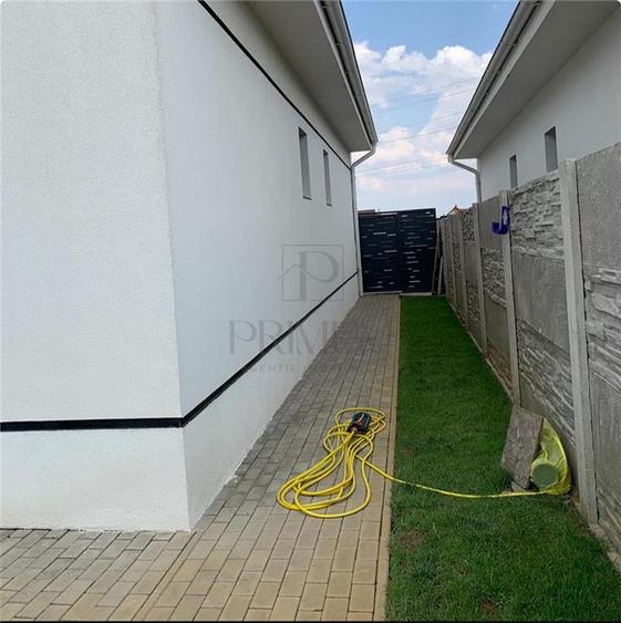 Duplex mobilat si utilat - toate utilitatile - acces facil - foisor+anexa