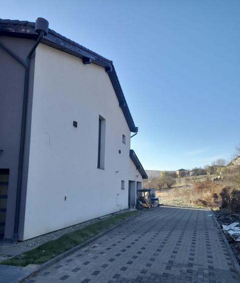 Case individuală, Dezmir, 2 garaje, 500mp teren