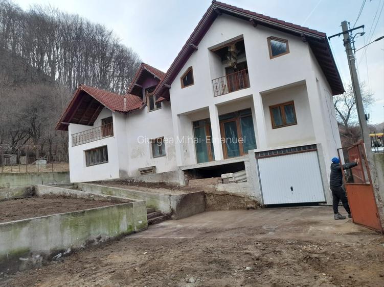 Casă de Vânzare în Băile Olănești Sat - Ideală pentru Locuință sau Afacere! - 2