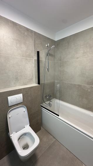 Inchiriez apartament central. Parcare subterana inclusa