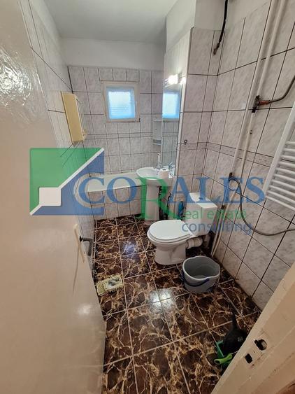 Apartament 2 camere, Zona Soarelui, 52 mp, baie cu geam, parter înalt.