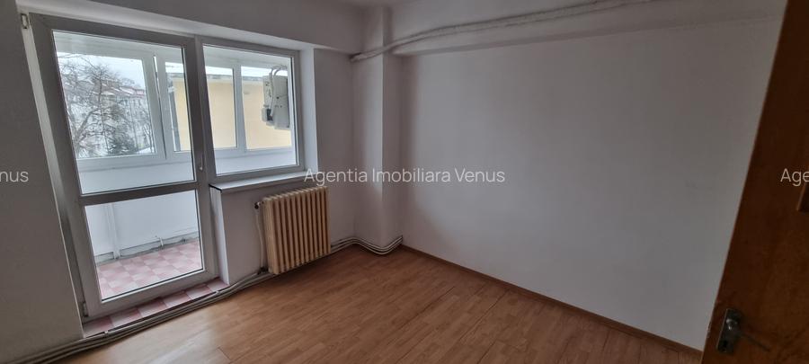 Apartament 4 camere zona Rapsodia cu garaj - 2