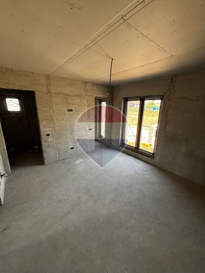 Casă / Vilă cu 4 camere de vânzare
