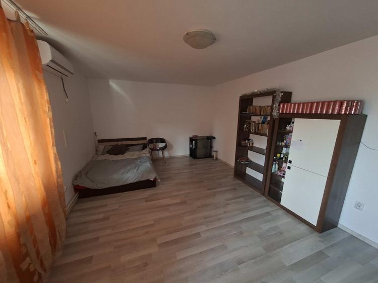 Apartament cu 1 camera decomandat, se poate transforma in 2 camere dec, zona Cug