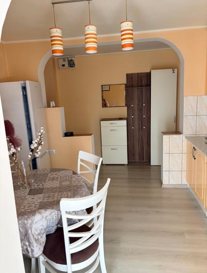 INCHIRIEZ APARTAMENT 2 CAMERE,ETAJ 2 STRAND
