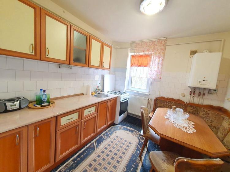 Apartament luminos cu vedere spre biserică, într-un cartier verde și liniștit.