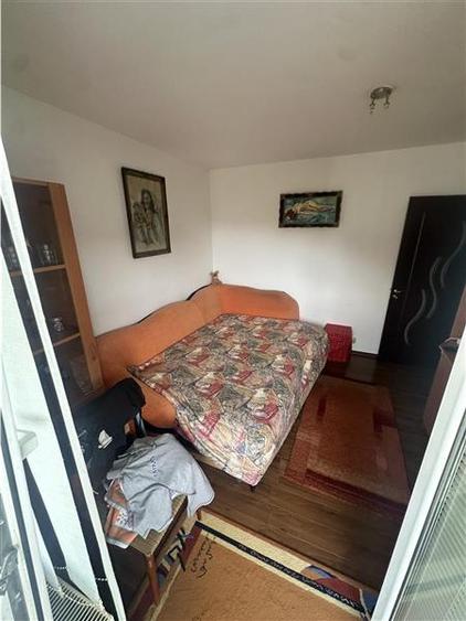 Decomandat cu 2 bai si 2 balcoane