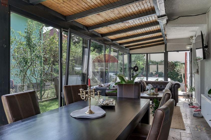 Vilă renovată P+1+M | Foișor vitrat, grădină și jacuzzi