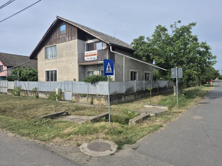 Casa P+E cu 2 intrari, 240 mp, 7 cam, in Becicherecu Mic, la 15 km de Timisoara