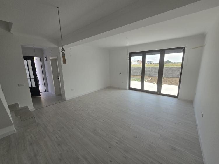 Duplex superb. Suprafata generoasa. 3 Dormitoare. Bucatarie inchisa.