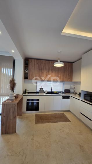 Tunari -3 dormitoare | 4 băi | 2 livinguri | terasă+piscina | 180 mp | mobilată