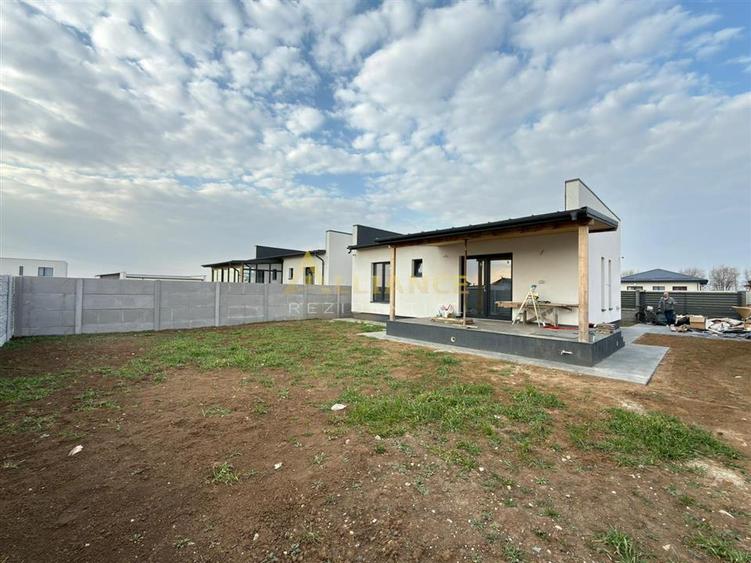 Casa Parter 3 camere+2 bai Incalzire pardoseala Teren 371mp