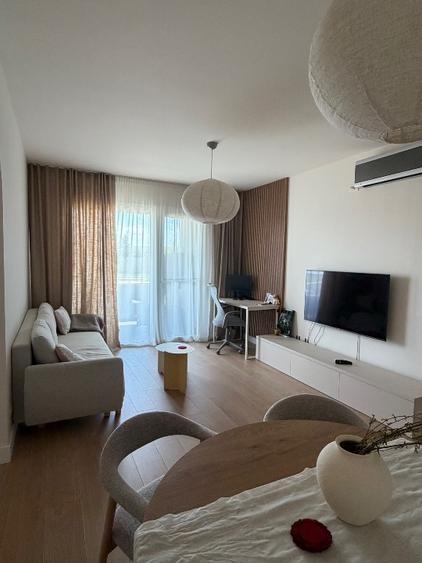 Proprietar — închiriez apartament cu 2 camere, 2 băi, terasă și grădină