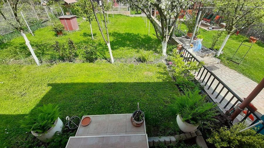 Casa moderna, foarte spatioasa, cu 1500 mp teren, în Dambul Rotund