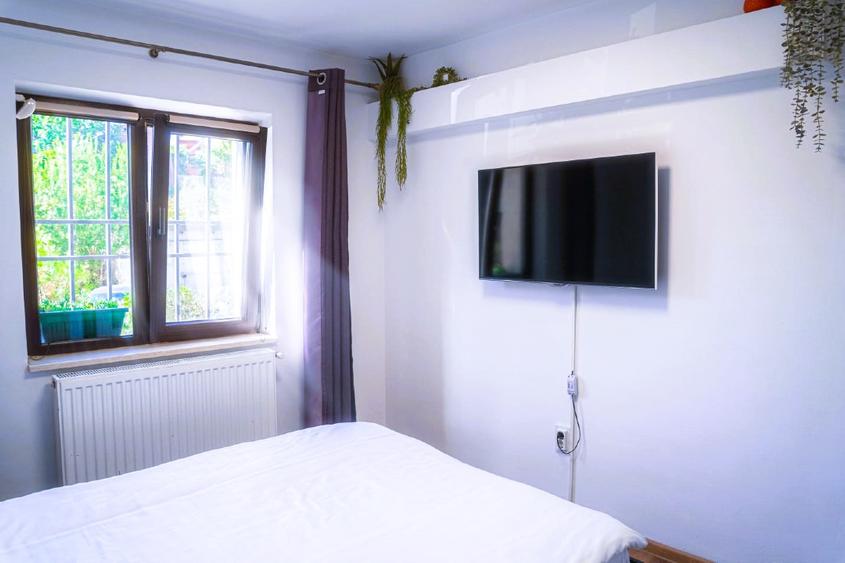 Apartament 4 camere, 130 mp, parter + demisol, garaj, lângă Complexul Studențesc