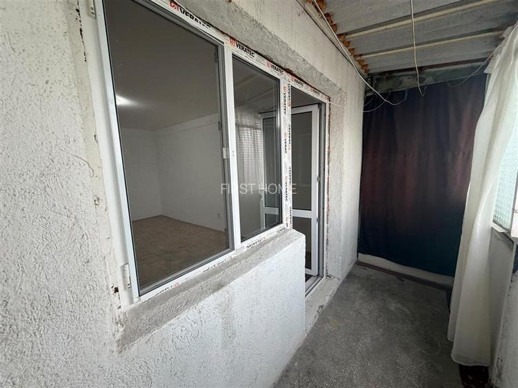 Apartament 2 camere,  58 mp, etaj 3 cu acoperis, zona Scoala 2 - 14