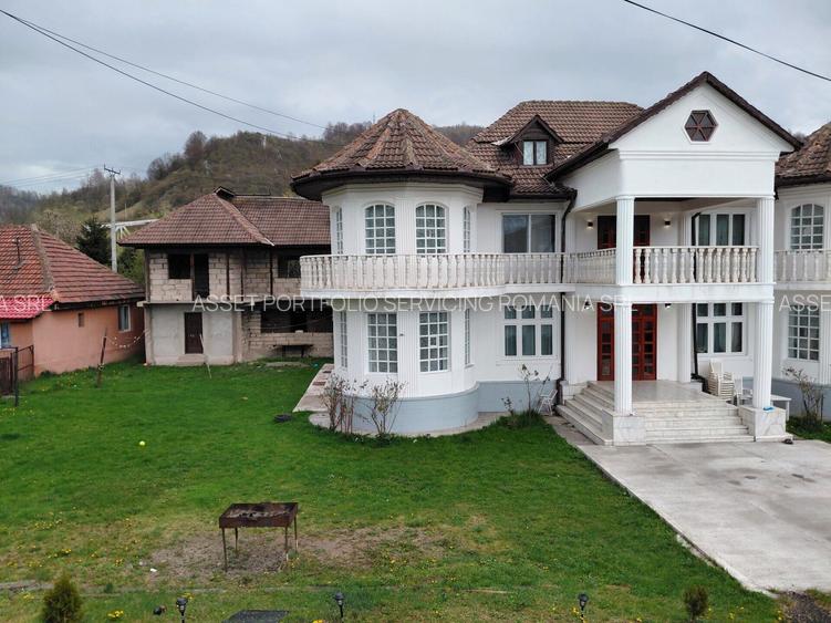 Casa cu 5 camere + teren intravilan de 1209 mp in Iscroni- Aninoasa - 7