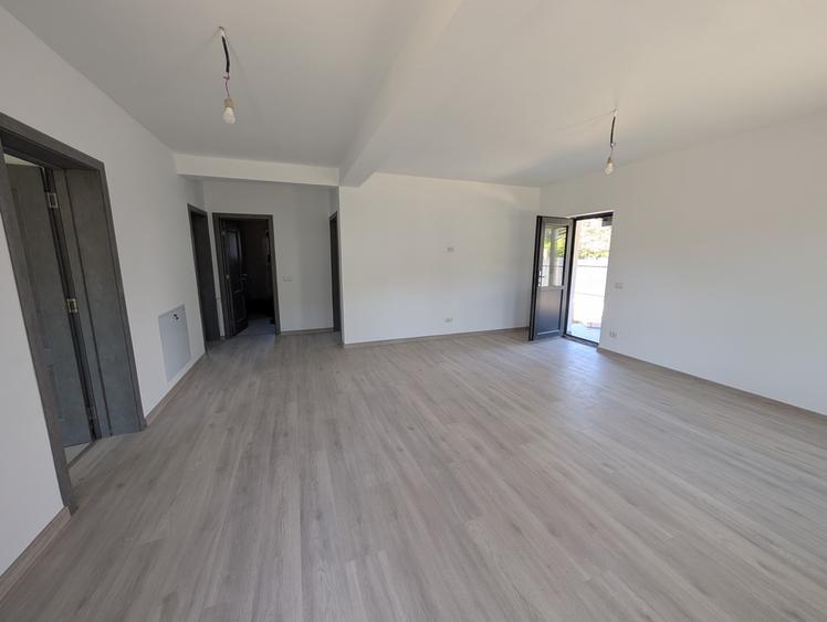 Vând casa la cheie în Hemeius - Parc Dendrologic