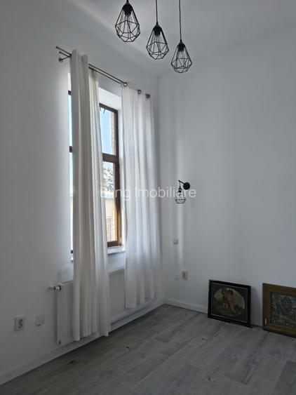 Apartament in zona centrala,finisat (cladire istorica ),mobilat,cu parcare - 15