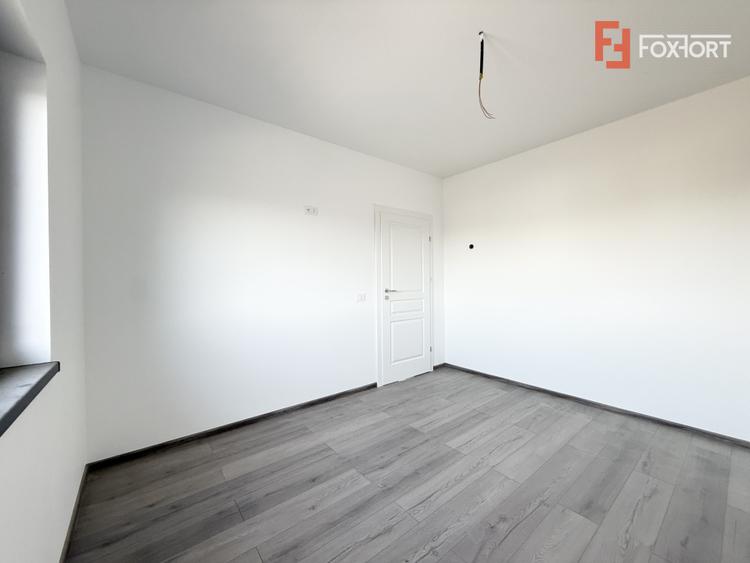 Casa individuala cu 4 camere, situata la drum asfaltat in Sacalaz