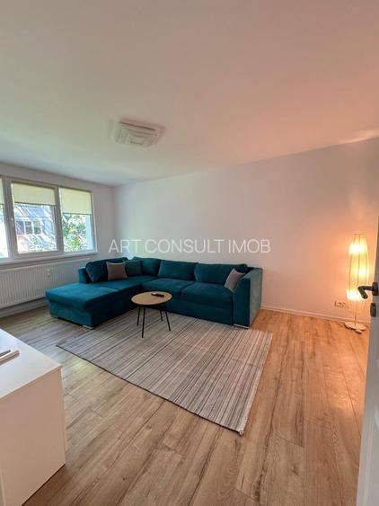 2 camere decomandat, renovat | Etaj 1/4 | Parcare inclusă | Mobilat și utilat
