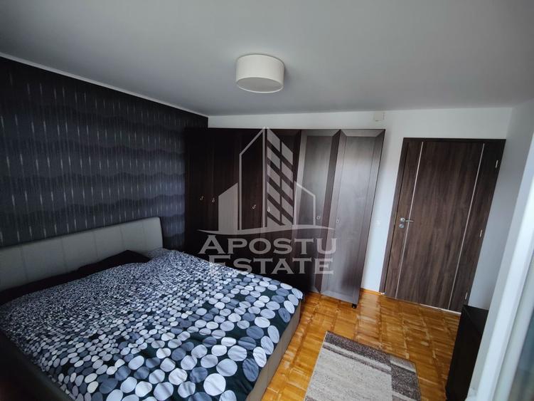 Apartament cu 4 camere, decomandat, 96 mp utili , zona Girocului